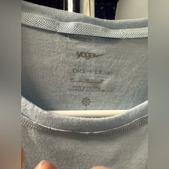 Nike Yoga Light Blue Shirt - Picture 4 of 4